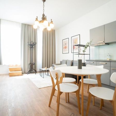 Spacious Apartment With Huge Shared Terrace And Grill Located Between City Centre And Donau River Viena Exterior foto